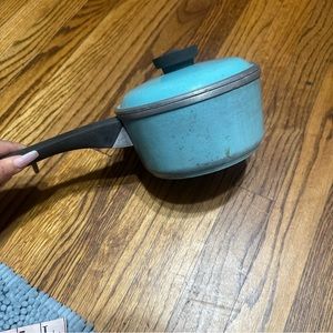 Vintage Club Aluminum Turquoise Sauce Pan with Lid Cookware